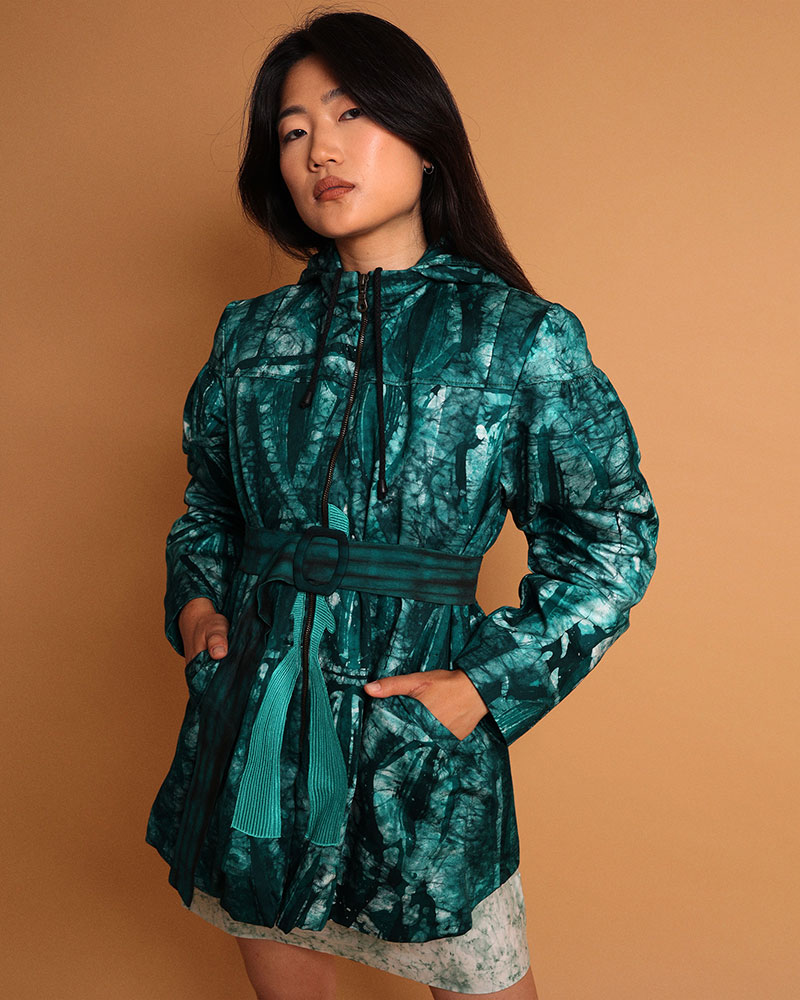 Manteau vert à capuche avec ceinture pour femme - Kroskel et son manteau de luxe pour femme